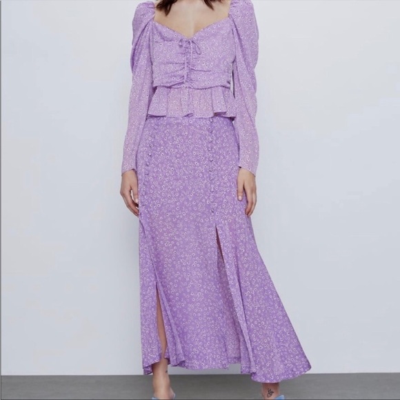 Zara Bloggers Favorite Printed Lilac Daisy Floral Skirt - Picture 1 of 10